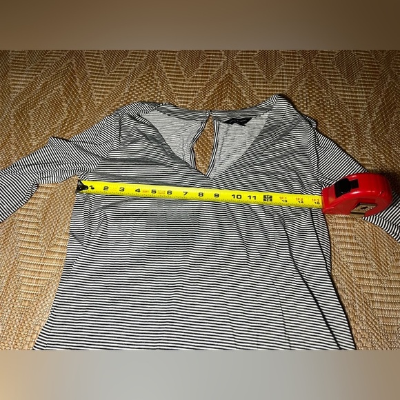 Lucky Brand Women's Striped Bell Sleeve Shirt,Size XS,V Neck,Great Condition - Picture 6 of 10